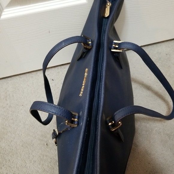 Michael kors large zip-up tote bag. - Picture 10 of 12